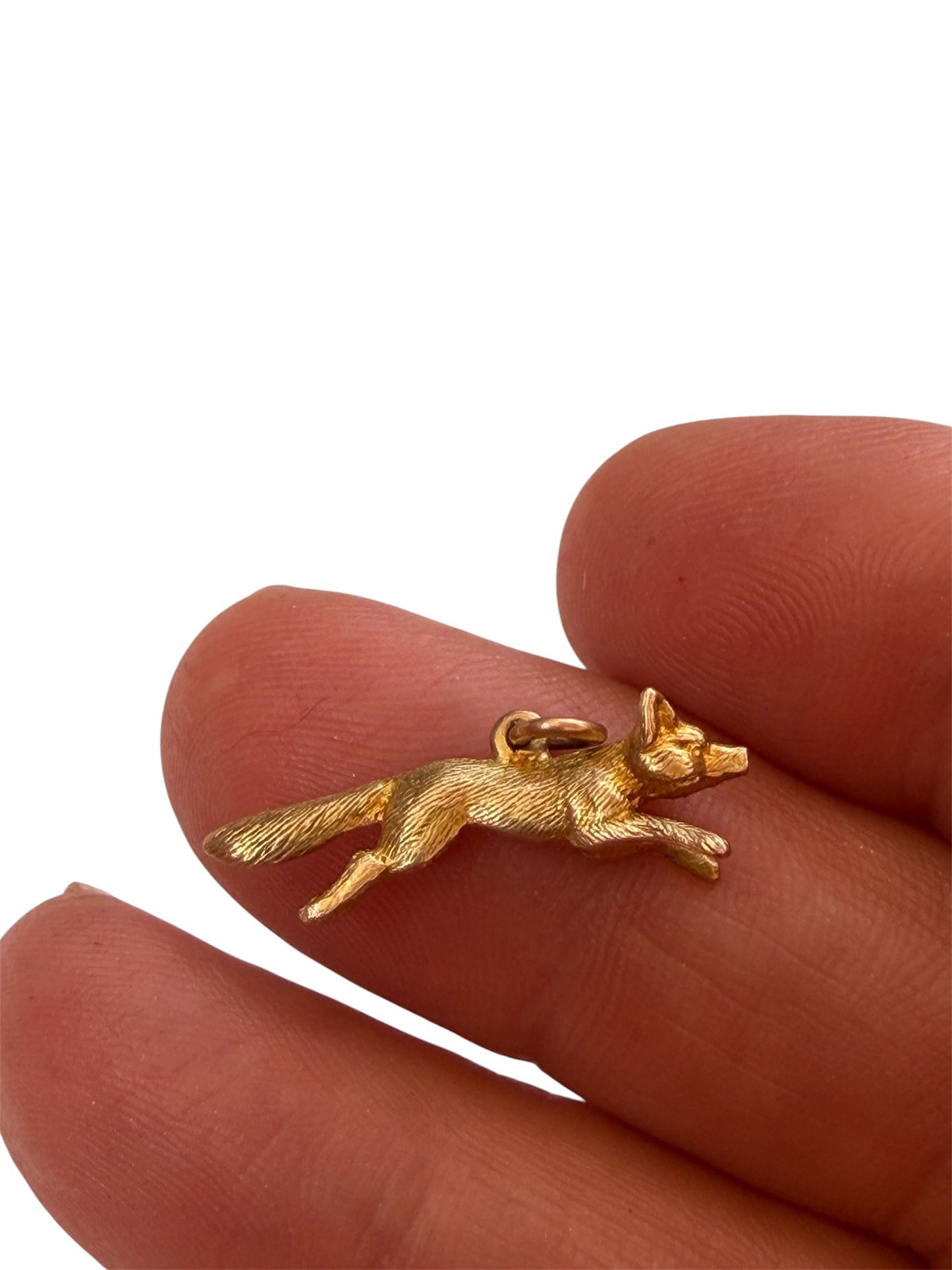 9ct vintage running fox charm / pendant 2.0g