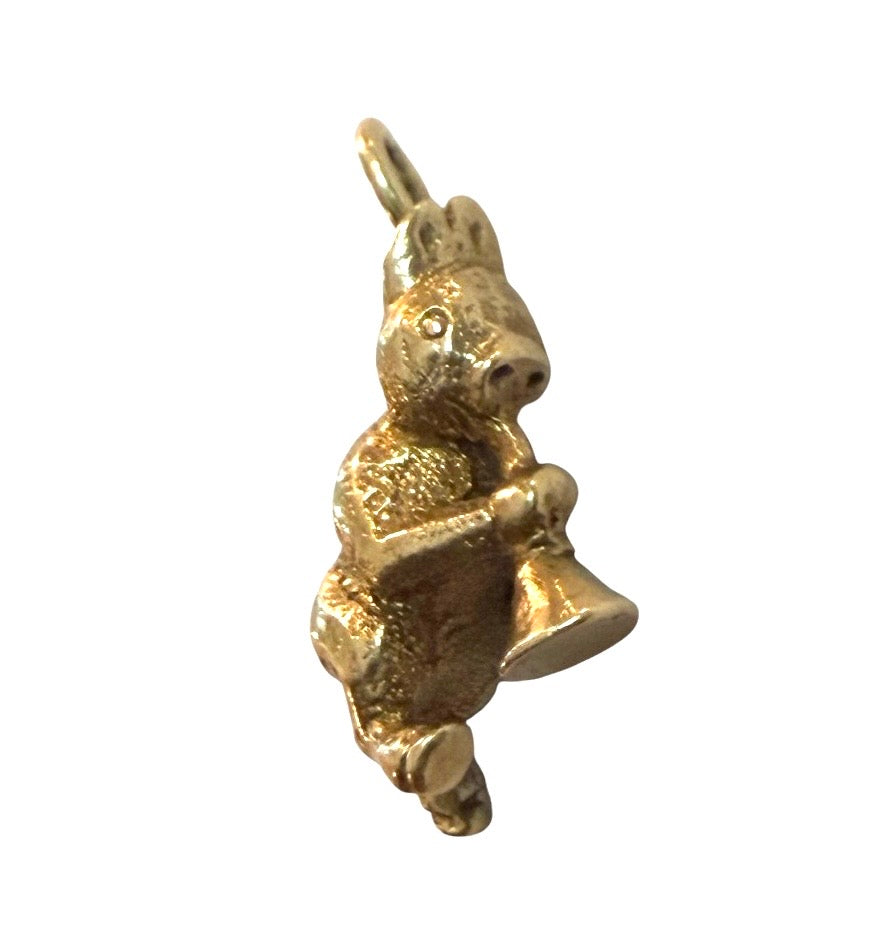 9ct vintage pig with trumpet charm. solid gold 3.15g