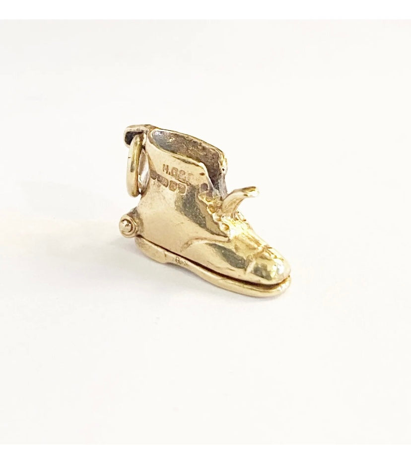 9ct vintage wedding shoe charm opening with bride and groom inside.