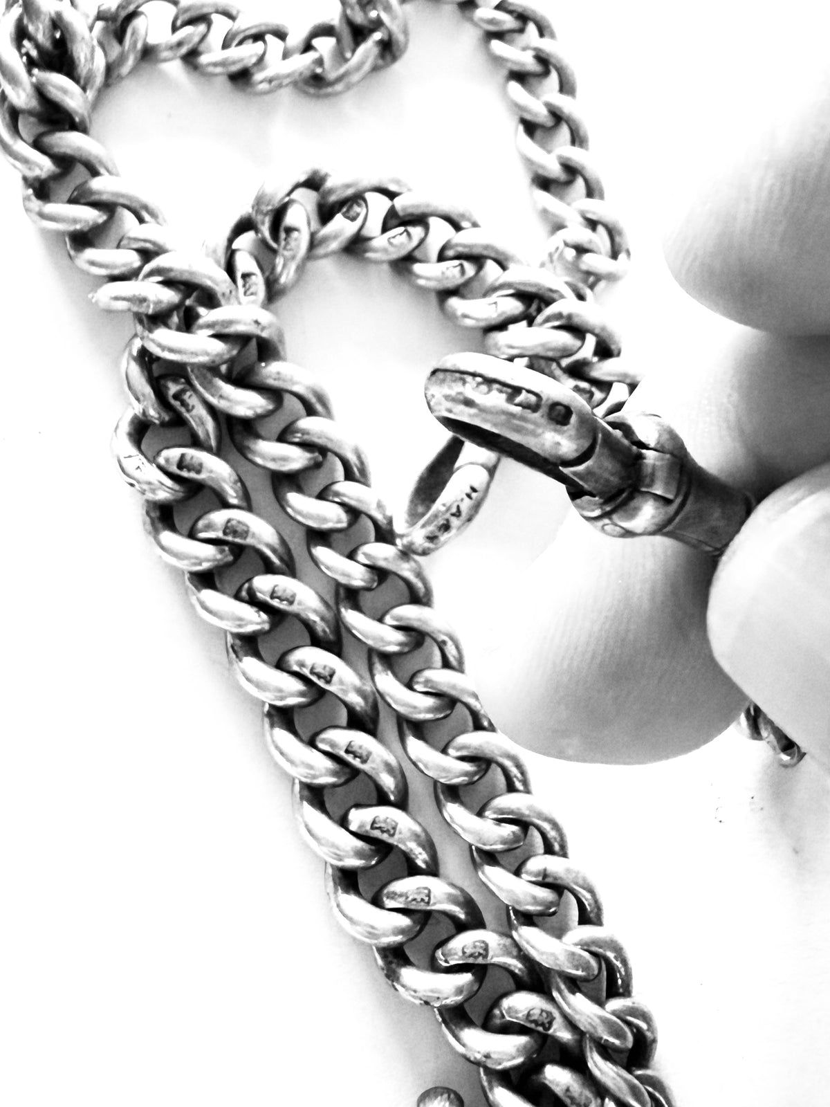 Antique Albert chain circa 1900 19 inches long, 64.3g