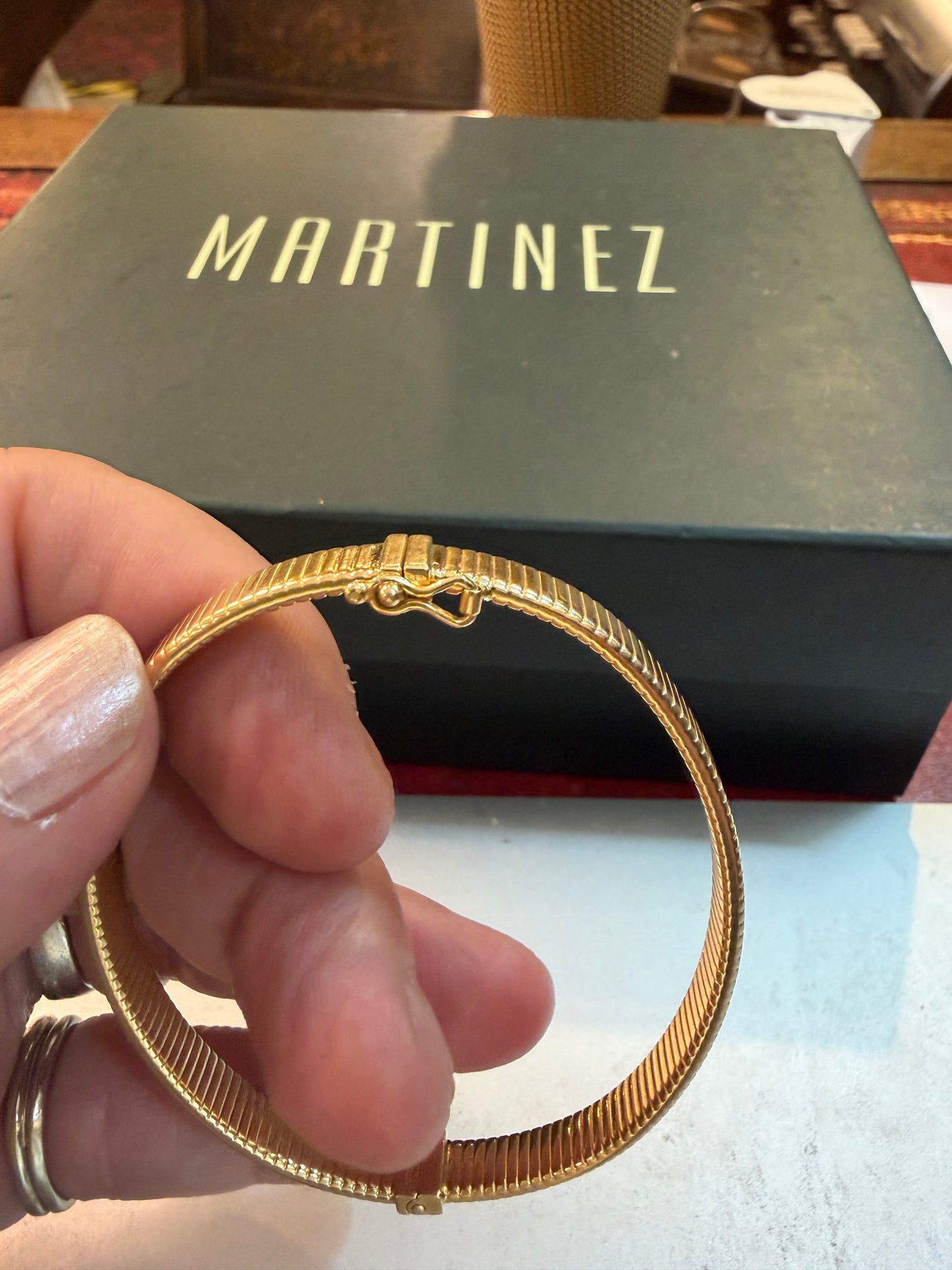 9ct vintage / preowned bangle 5.4g unisex jewellery