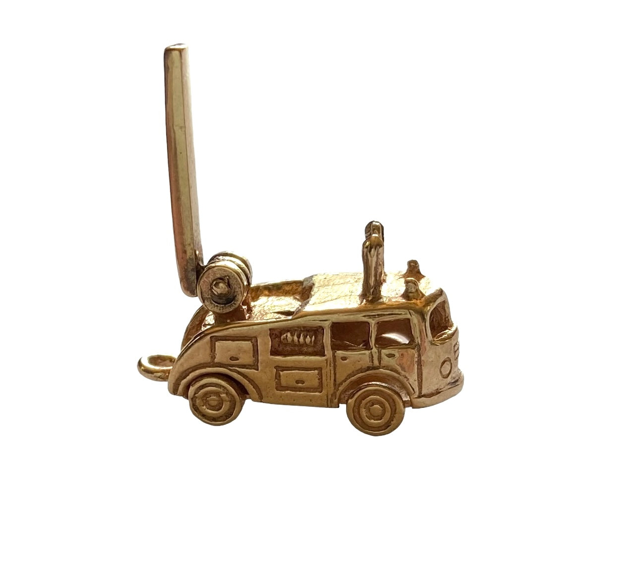 9ct vintage fire engine charm with articulated ladder.