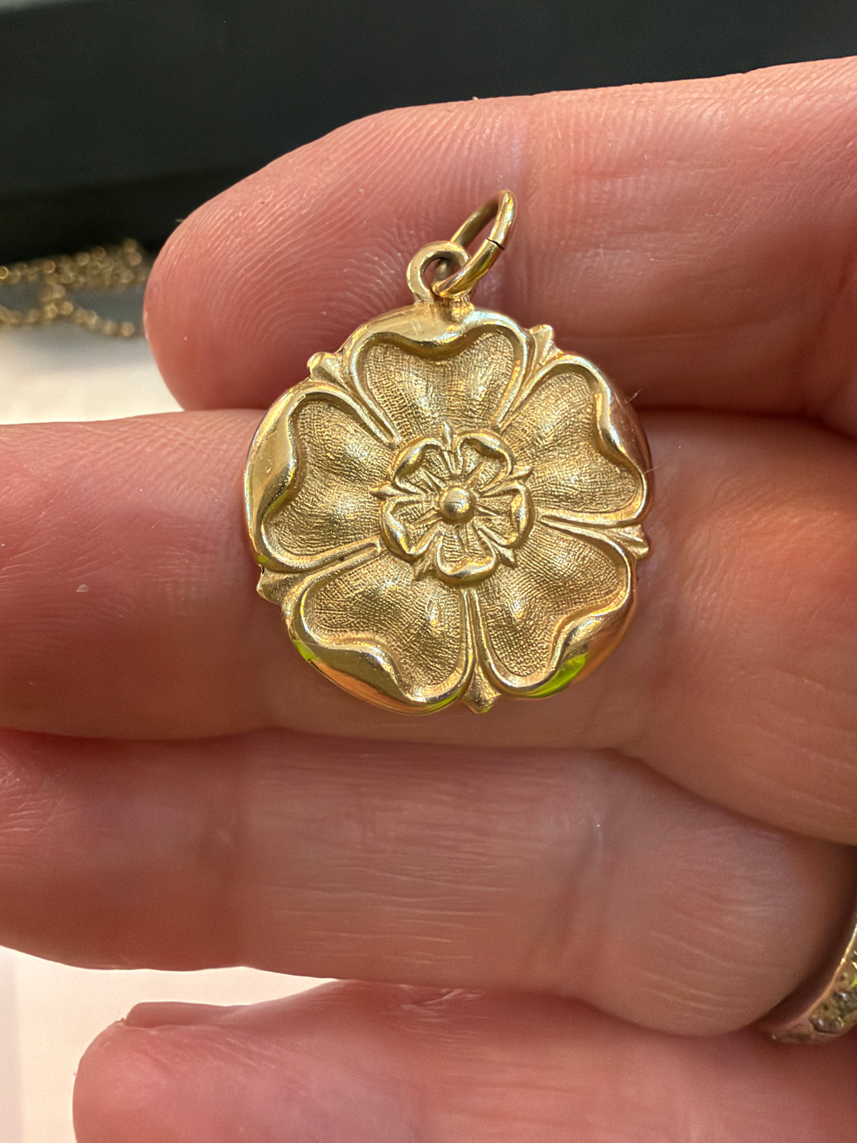 9ct vintage English rose charm / pendant , large. 3.0g circa 1973