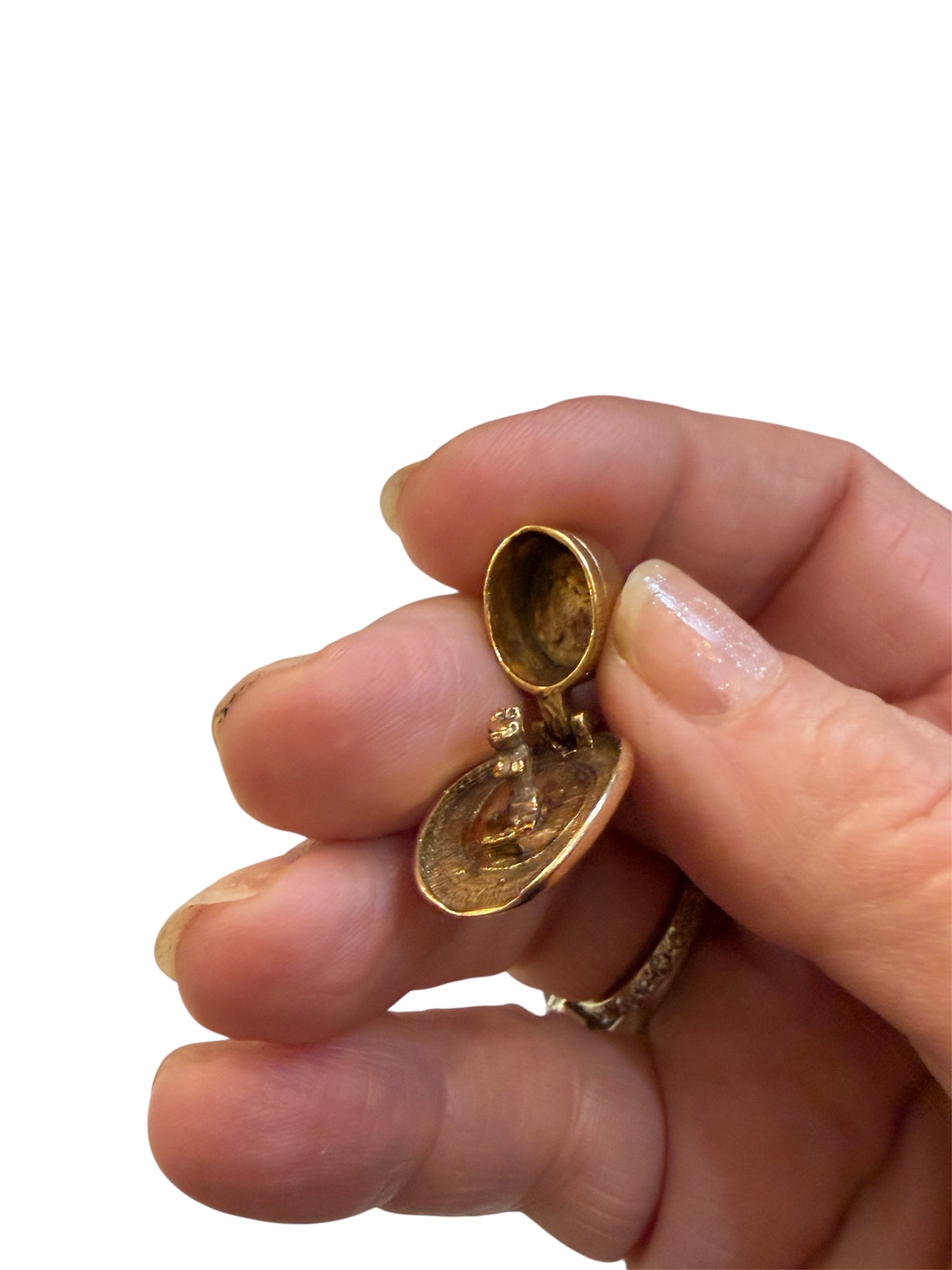 9ct vintage rabbit in hat charm circa 1966 4.6g