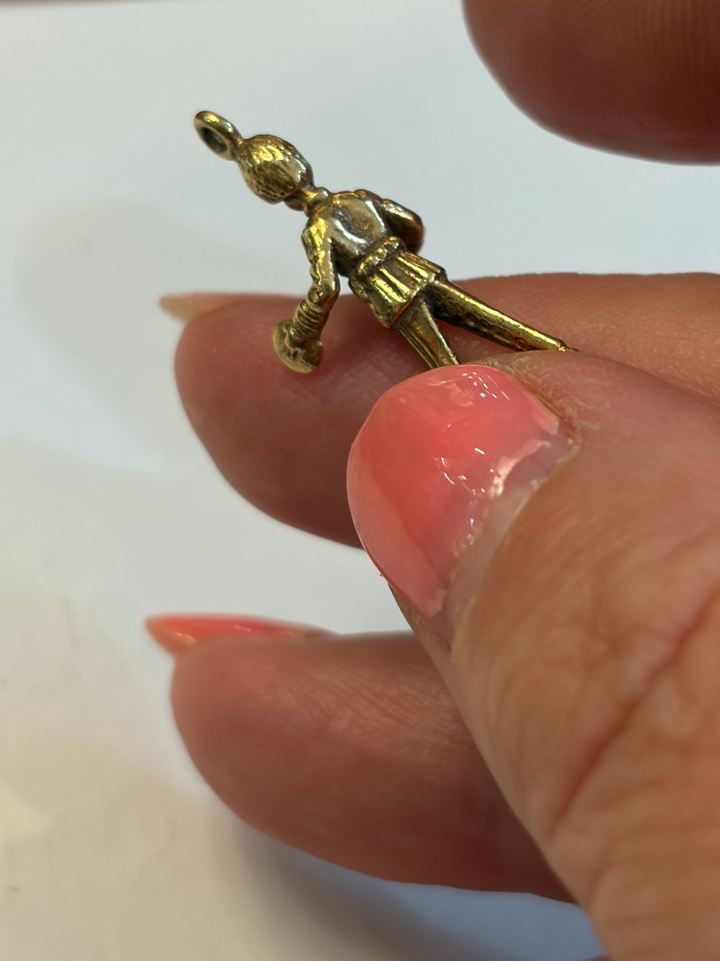 9ct vintage royal bandsman / soldier charm circa 1979 Birmingham