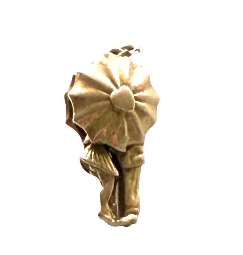 9ct vintage kissing couple charm circa 1962 by G&H 2.64g