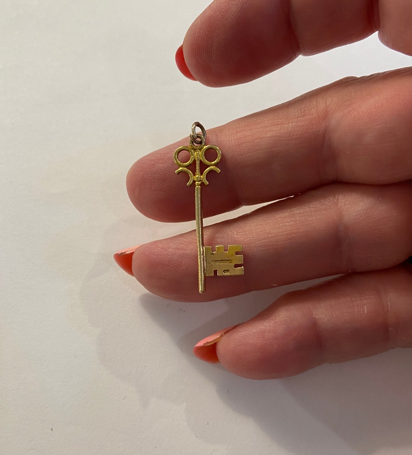 9ct vintage gold key charm / pendant