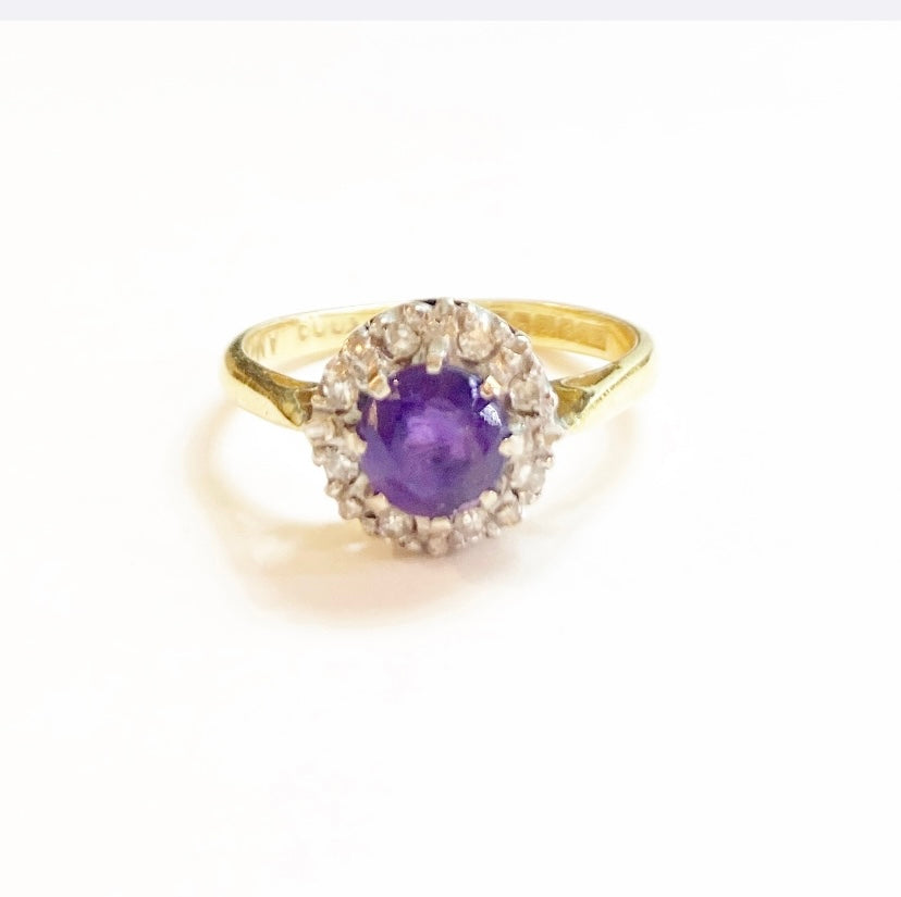18ct 750 vintage Amethyst and diamond cluster ring size L