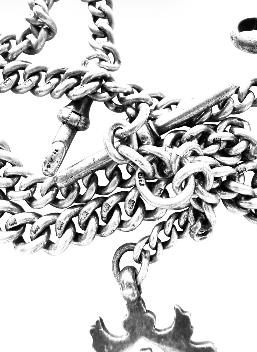 Antique Albert chain circa 1900 19 inches long, 64.3g