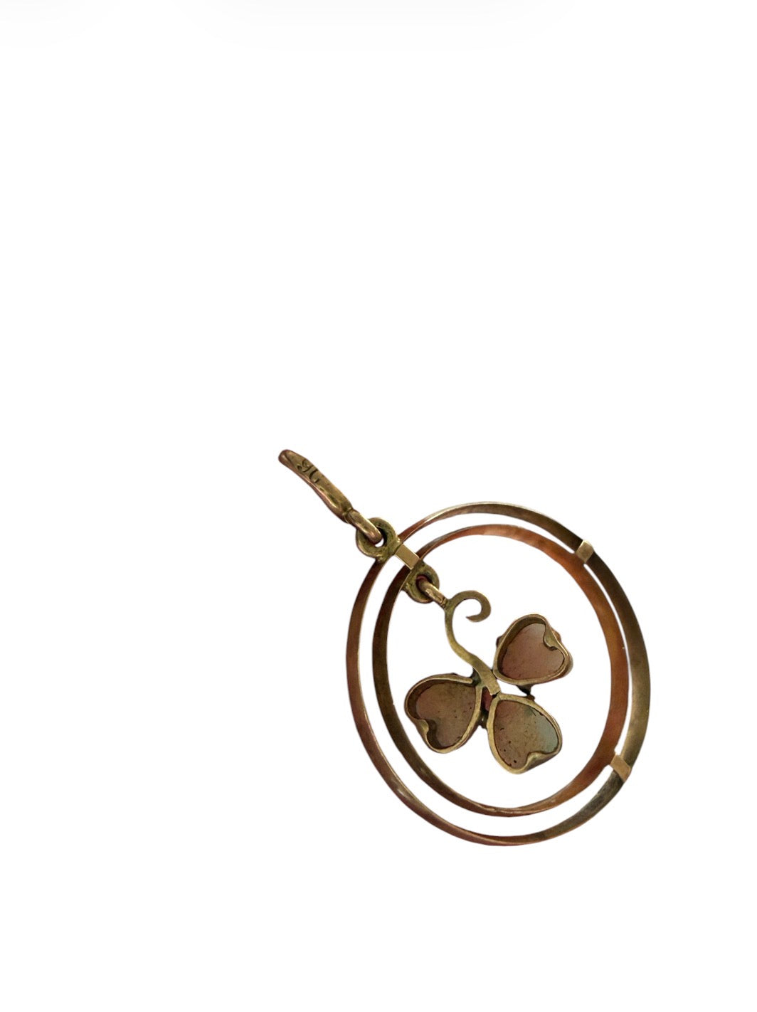 9ct 1920s vintage rose gold pendant withan opal three leaf clover in centre 1.46g