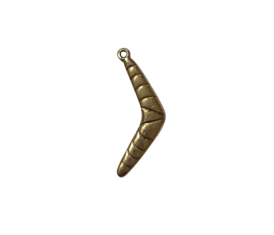 9ct vintage boomerang charm / pendant circa 1967. 1.2g