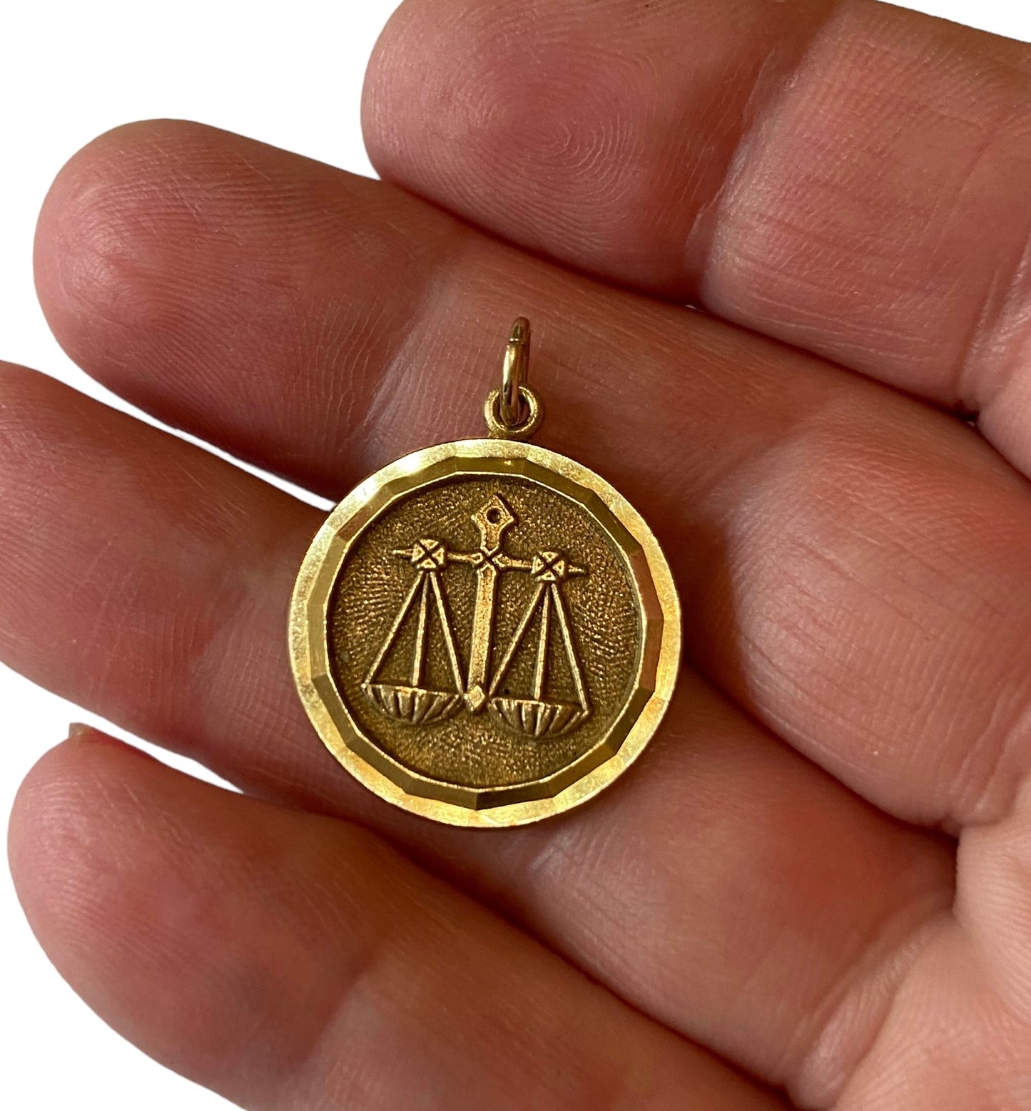 9ct vintage Libra charm / pendant circa 1972