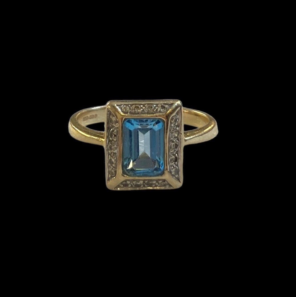 9ct preowned topaz and diamond ring  yellow gold