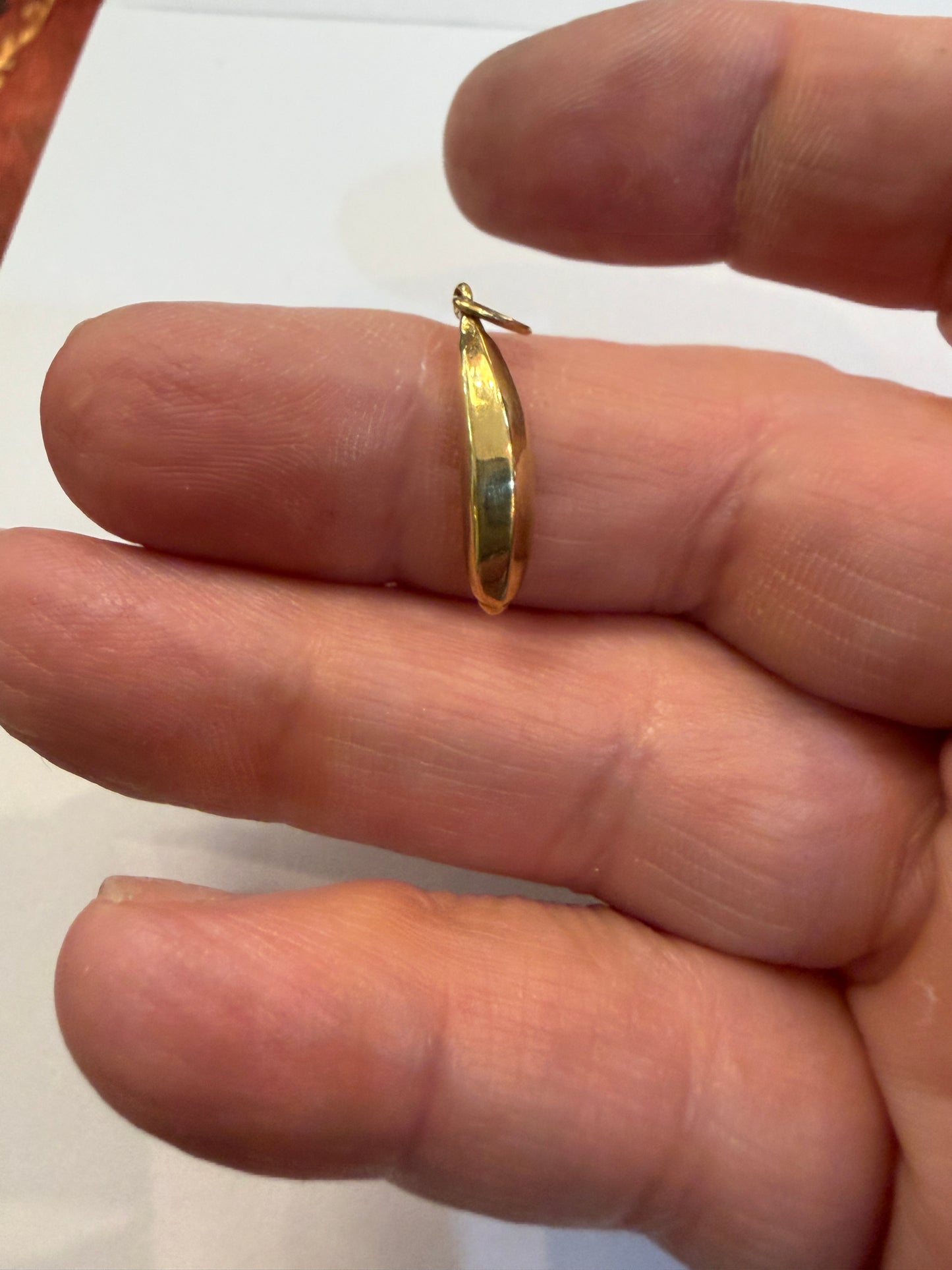 9ct vintage pre owned  banana charm -pendant. hollow