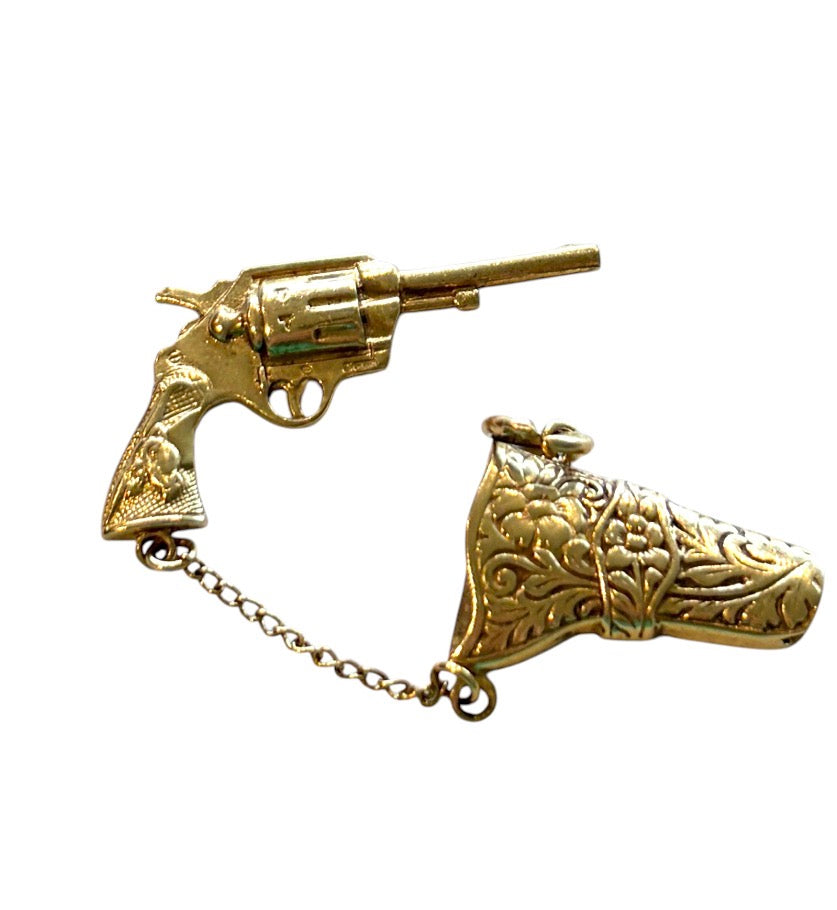9ct vintage charm, revolver and holster charm / pendant  5.35g