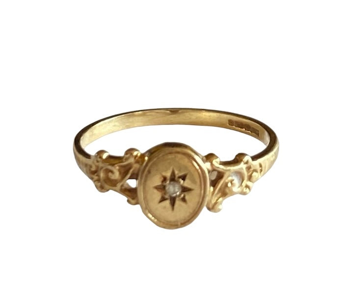 9ct vintage gold ring with a small star burst diamond ring size N