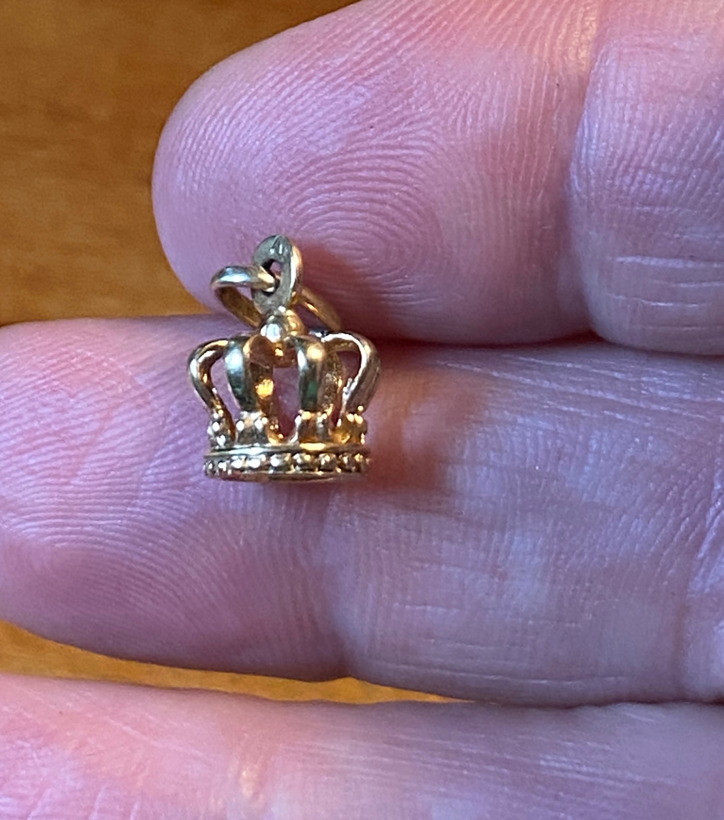 9ct vintage pre owned small crown charm / pendant