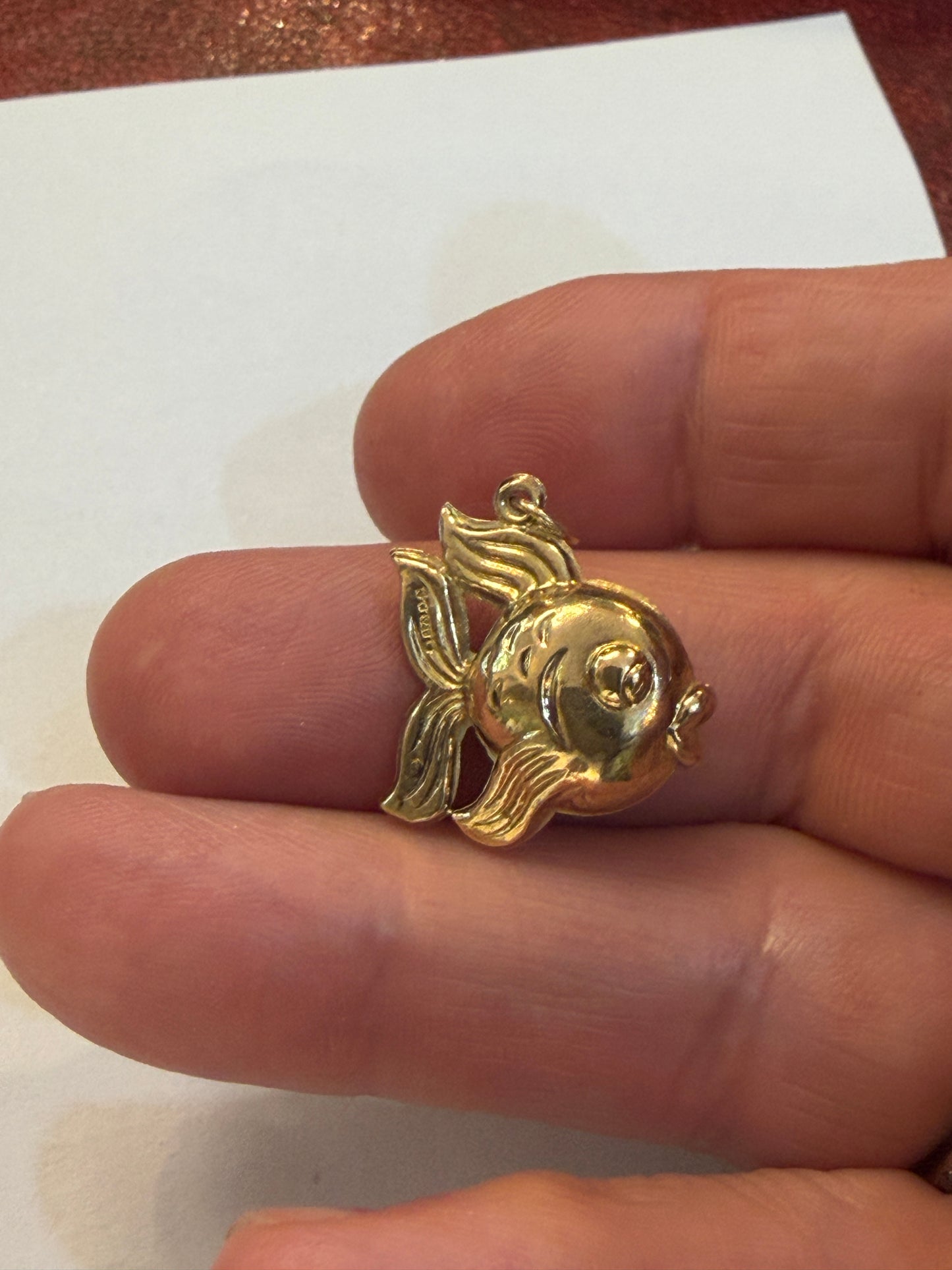 9ct vintage fish charm. hollow 1.2g circa 1987 London