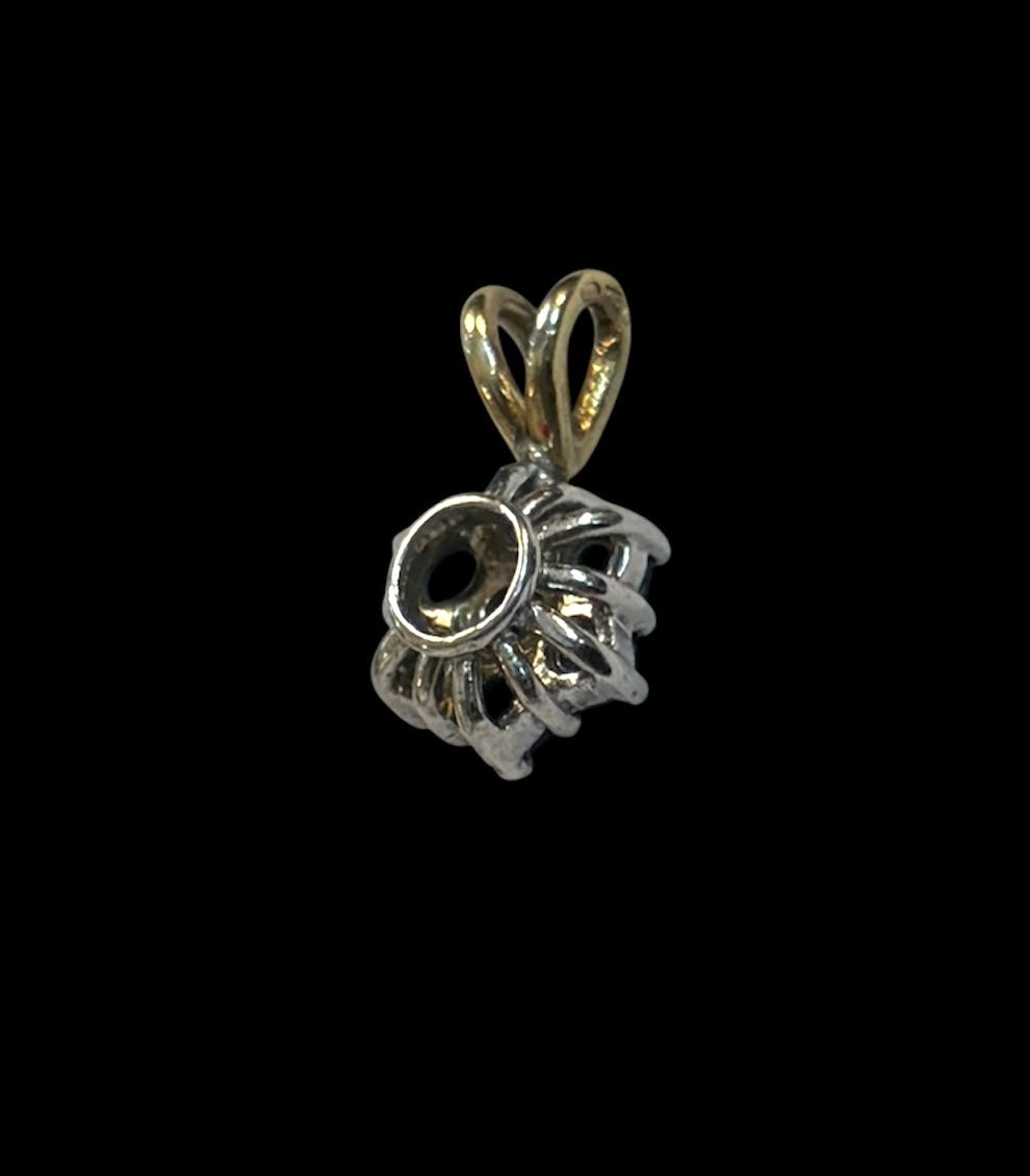 9ct vintage / pre owned sapphire ad diamond pendant