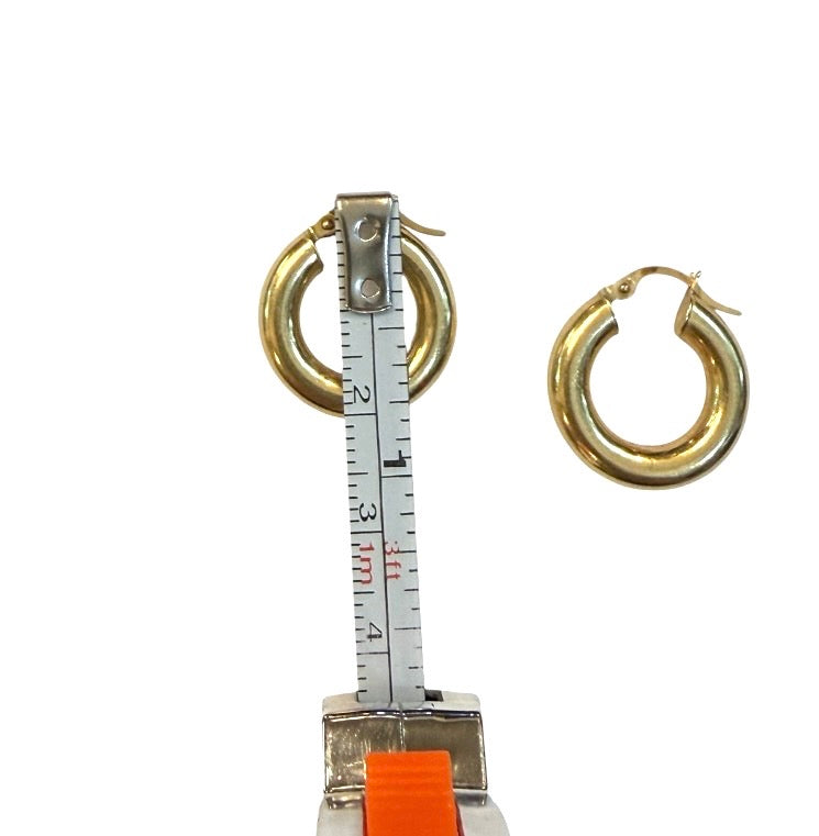 18ct 750 pre owned hoop earrings 2.