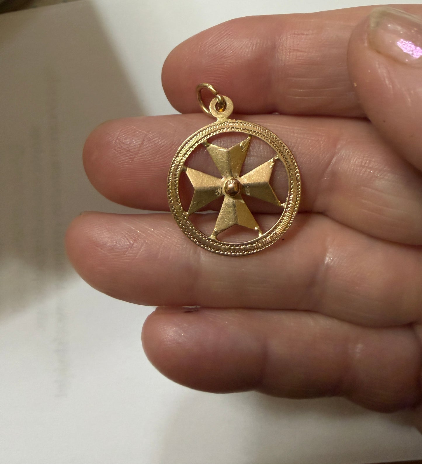 18ct vintage large Maltese cross charm / pendant 2.23g