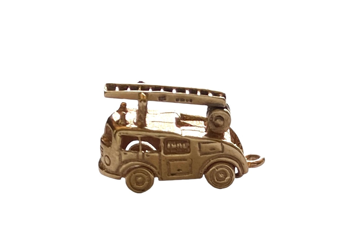 9ct vintage fire engine charm with articulated ladder.