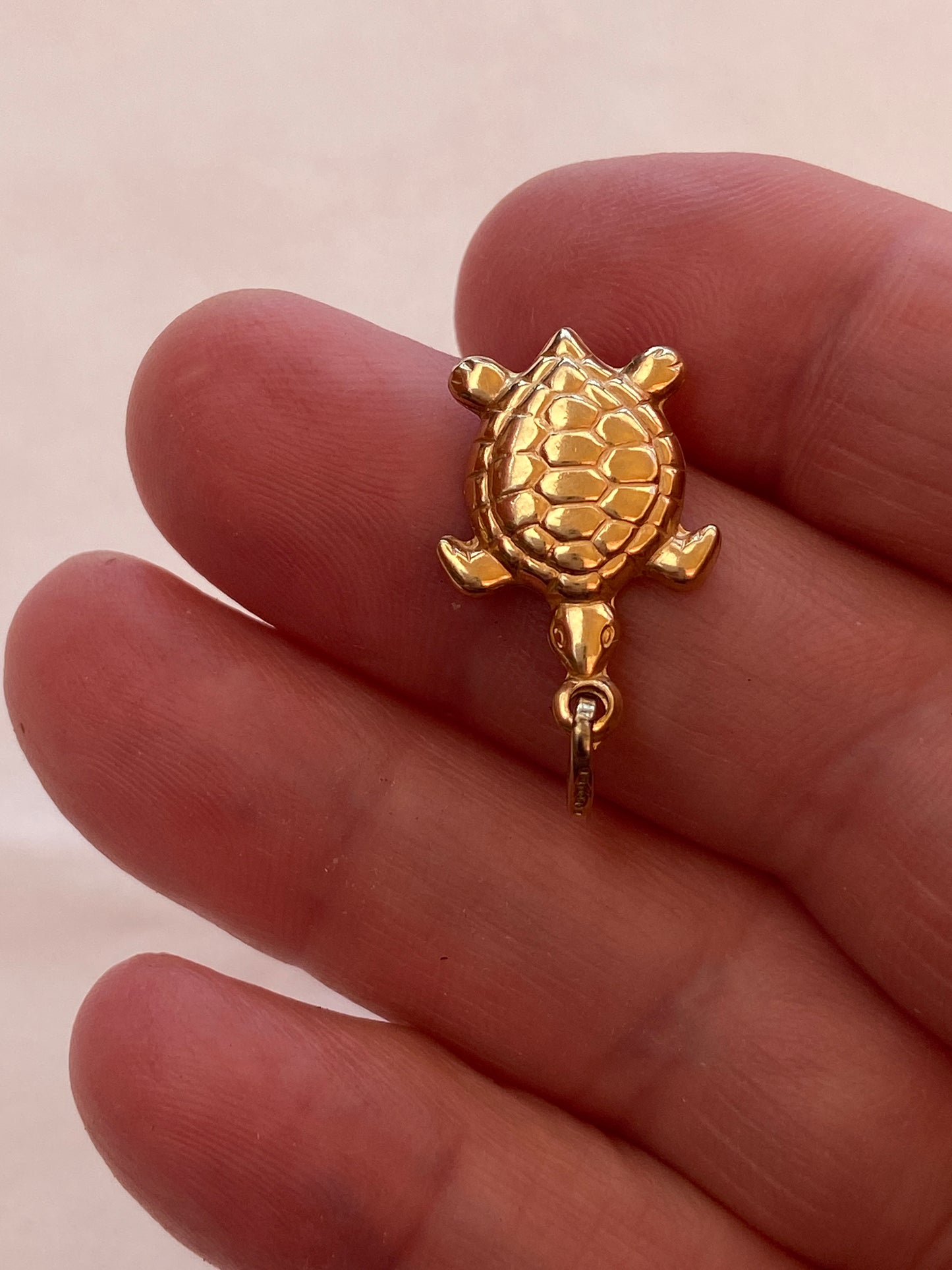 9ct vintage sea turtle charm , hollow charm  1.3g