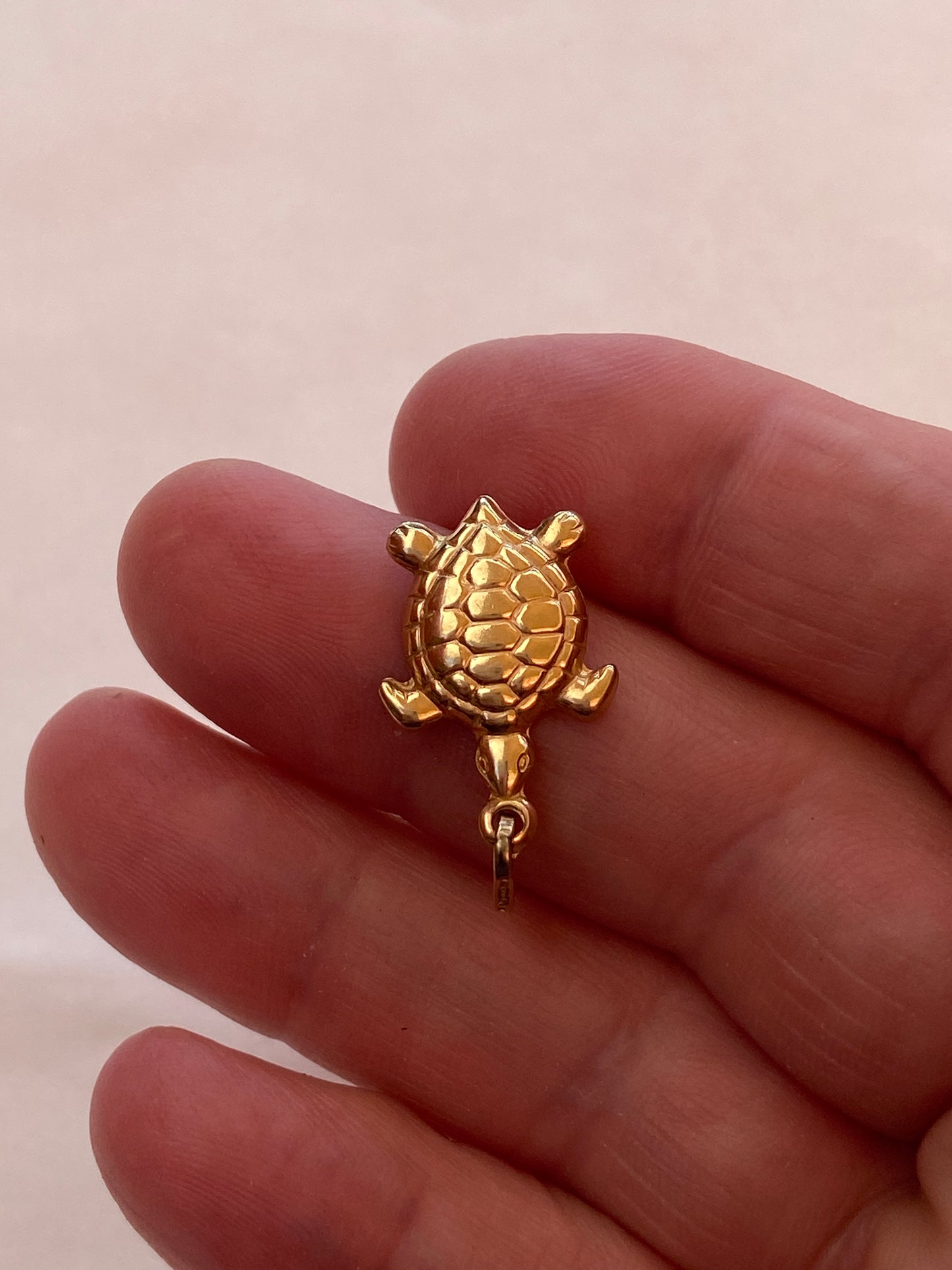 9ct vintage sea turtle charm , hollow charm  1.3g