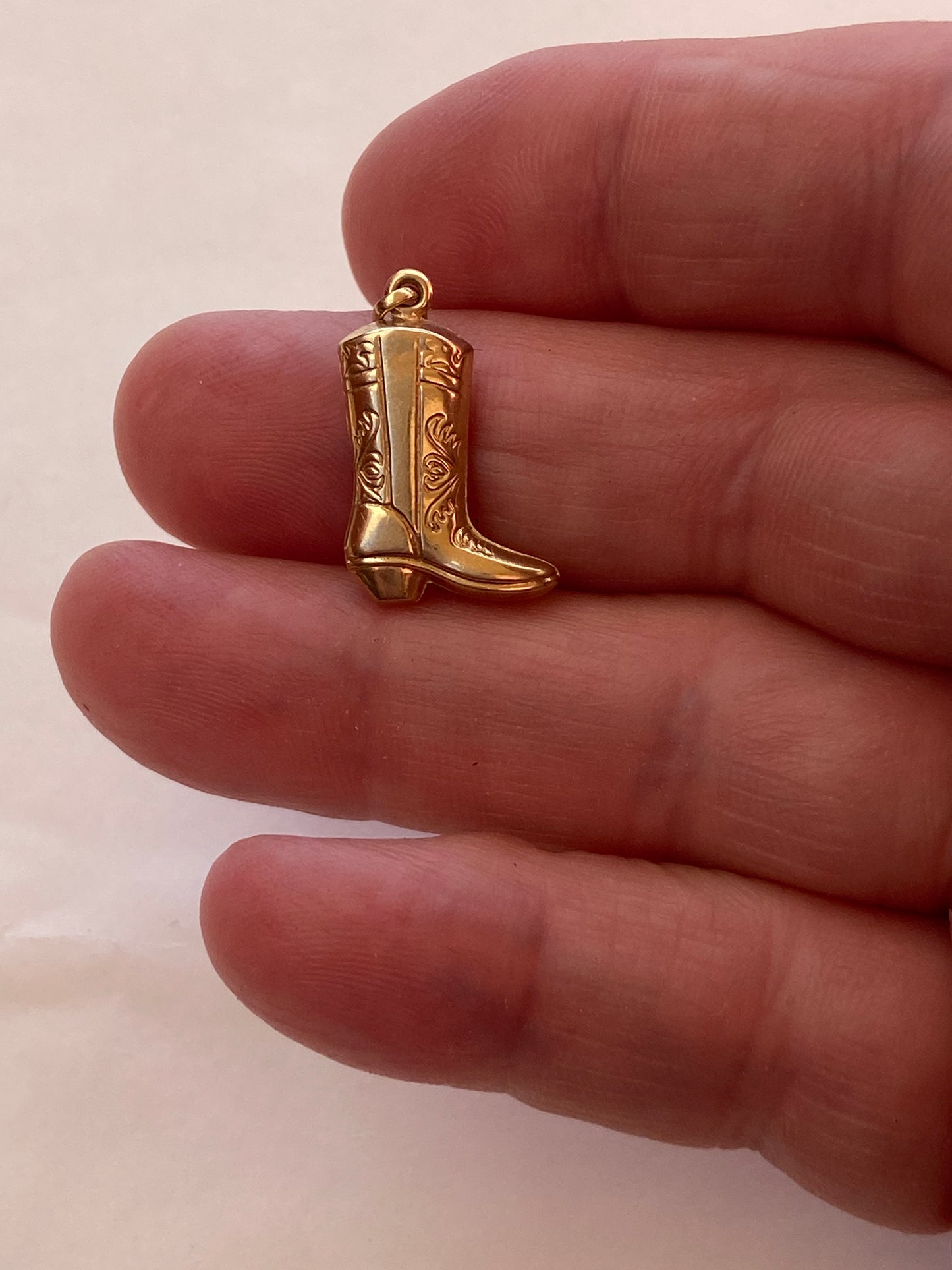9ct vintage cowboy boot charm , 0.7g