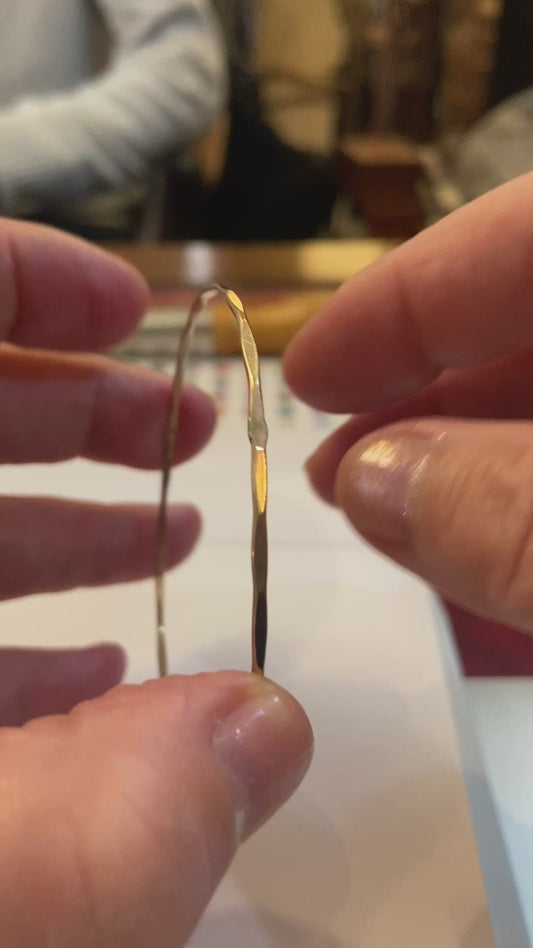 9ct slim bangle 7cm diameter 2.9g circa 1973